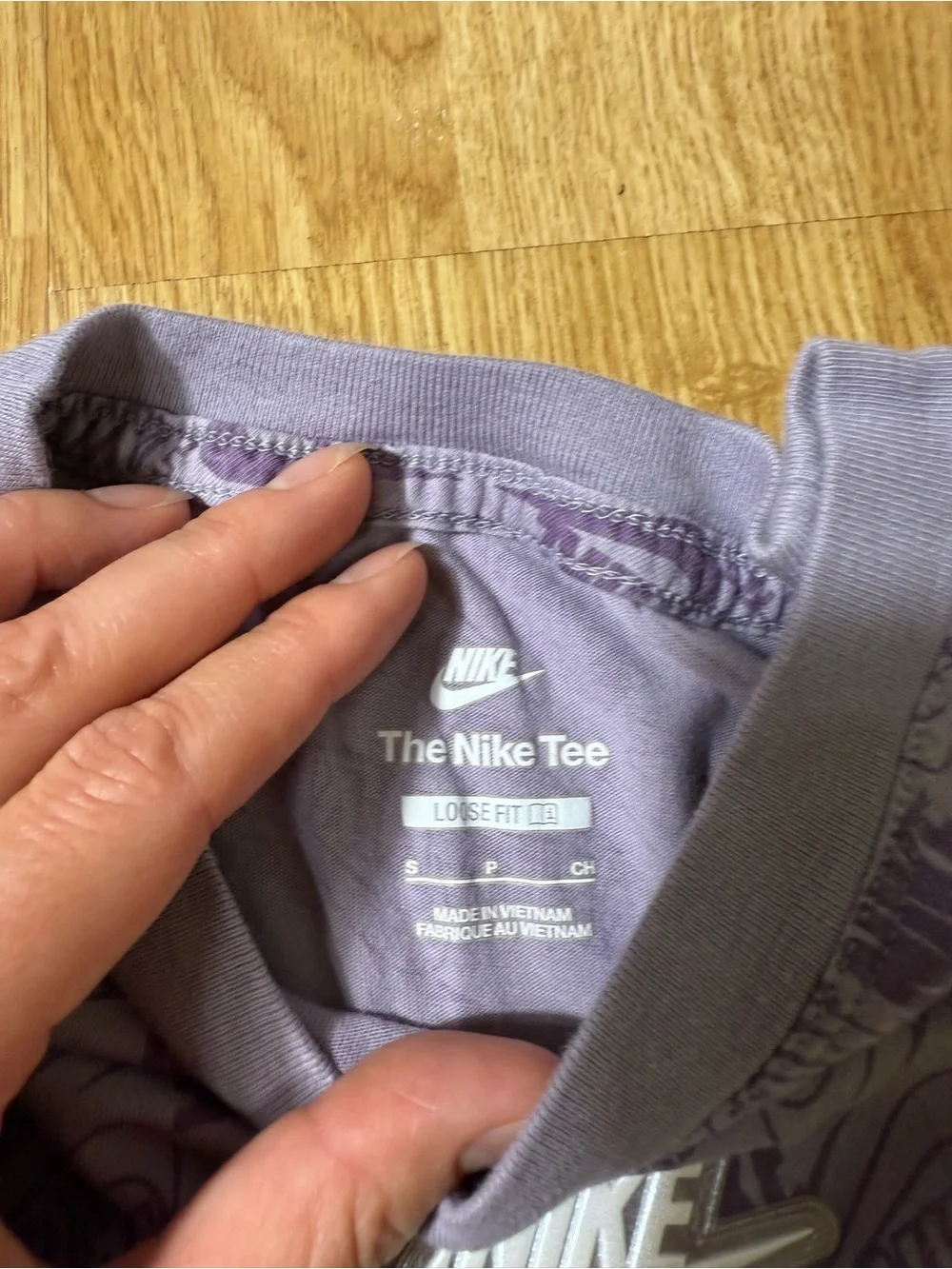 The Nike Tee Womens Medium Purple Loose Fit Short Sleeve  - Size S